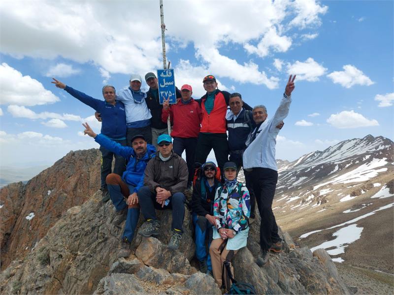تیم کوهنوردی  شرکت گازاستان مرکزی موفق به فتح قله سیل شد