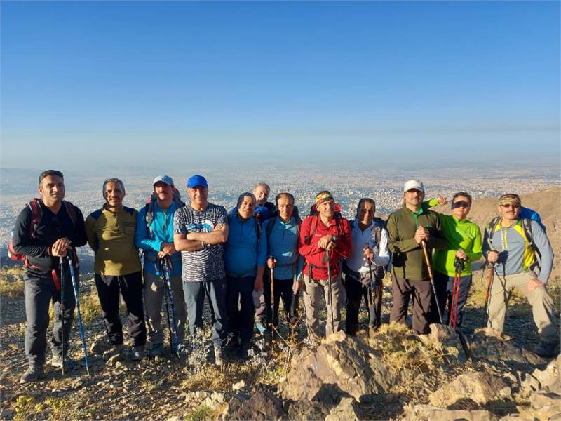 صعود گروه کوهنوردی شرکت گازاستان مرکزی برفراز قله توچال