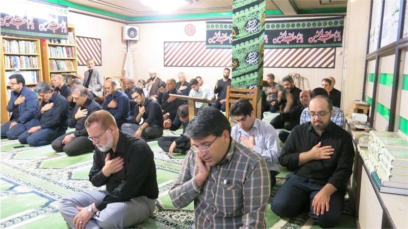 مراسم پرفیض زیارت عاشورا با حضور کارکنان در نمازخانه شرکت برگزار شد