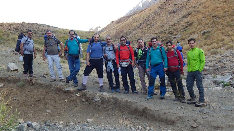 گروه کوهنوردی شرکت گاز استان مرکزی بر فراز قله کله جنو از قلل اشترانکوه ایستاد