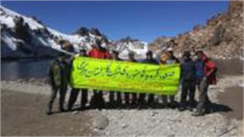 صعود گروه کوهنوردی شرکت گاز استان مرکزی به سومین قله ی بلند ایران