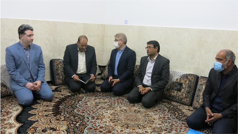 از تعدادی از خانواده های تحت پوشش کمیته امداد امام خمینی (ره) و بهزیستی تکریم شد