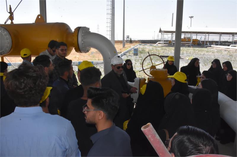 بازدید اعضای نسل جوان و فعالان اجتماعی (نسلZ) از تاسیسات ایستگاه تقلیل فشار شرکت گاز استان مرکزی