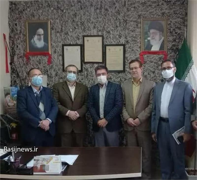 فرمانده پایگاه مقاومت بسیج شرکت گاز استان مرکزی در معیت استاندار جدید استان از خانواده معزز شهداء بازدید نمودند