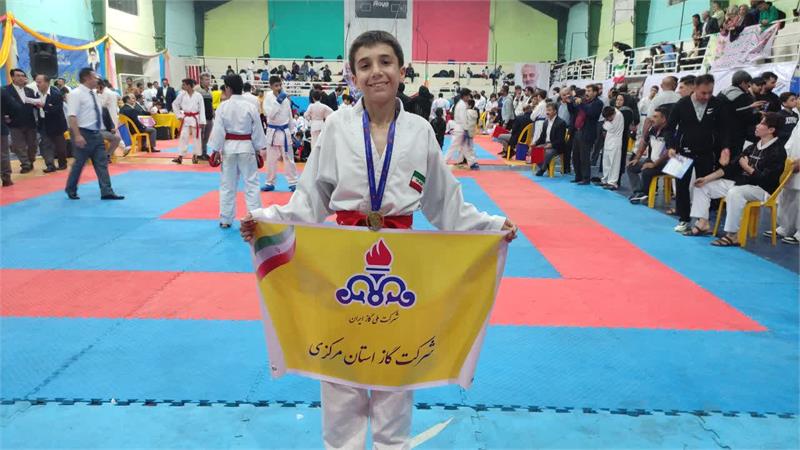 فرزند یکی از همکاران شرکت گاز استان مرکزی بر سکوی قهرمانی مسابقات بین المللی کاراته ایستاد