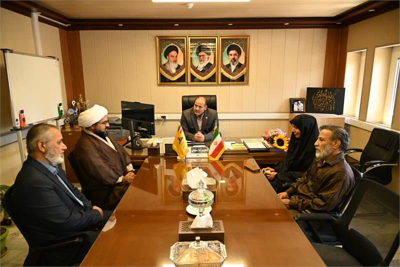 تقدیر خانواده شهید حسین امیدواری از مدیرعامل شرکت گاز مرکزی