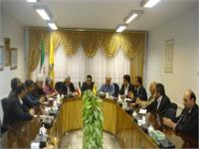 حضور رییس هیات مدیره و تعدادی از اعضاء انجمن سازندگان تجهیزات و پیمانکاران نفت ، گاز، پتروشیمی و نیروگاهی استان مرکزی در شرکت گاز استان مرکزی