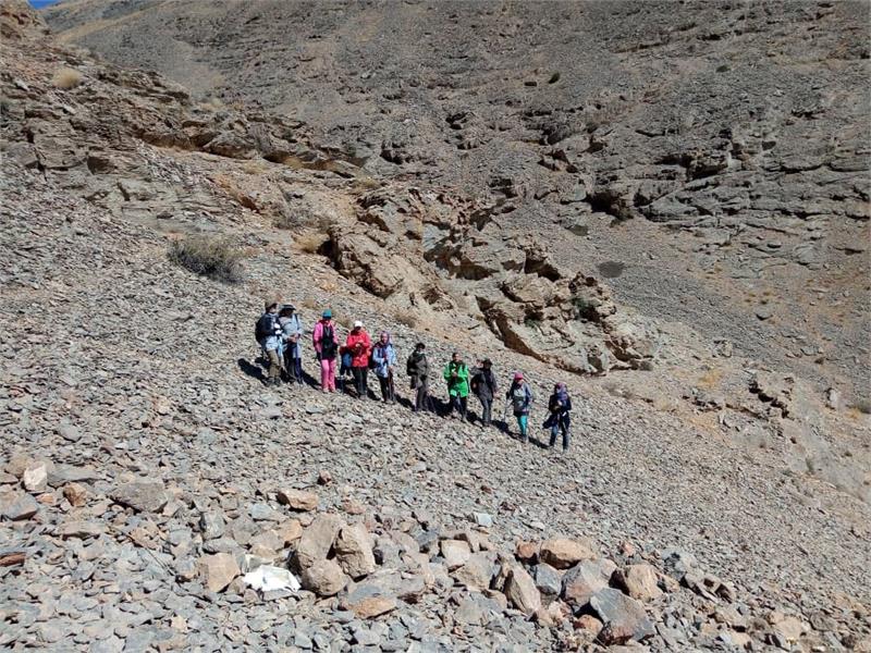 صعود بانوان کوهنورد شرکت گاز استان مرکزی بربام قله سفیدخانی