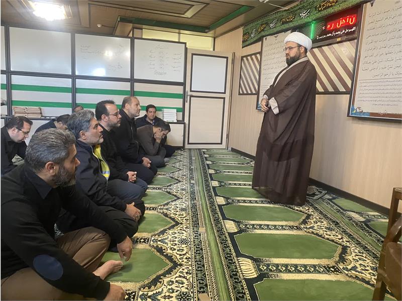 برگزاری مراسم سخنرانی و قرائت قرآن کریم همزمان با نماز ظهر در ماه مبارک رمضان