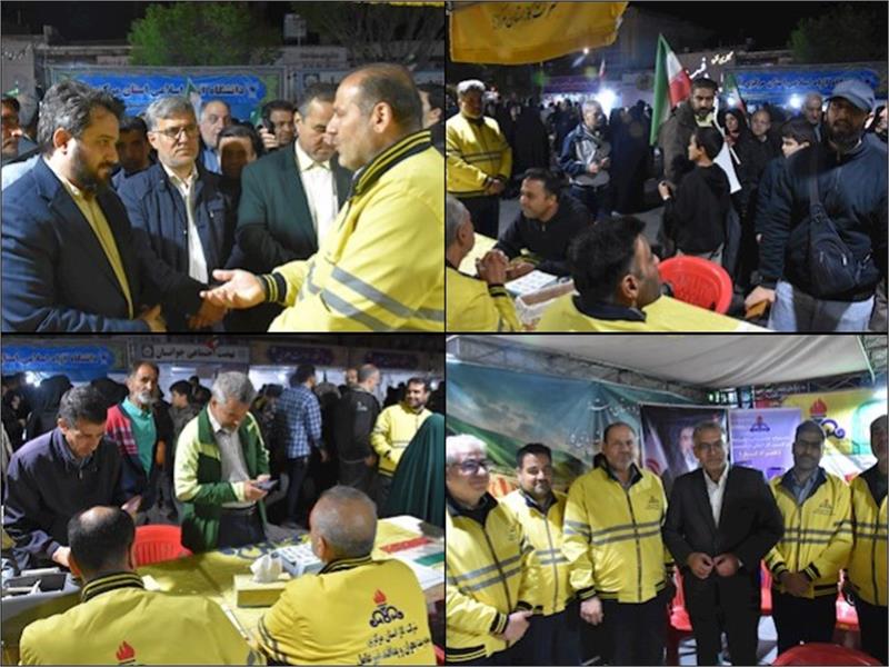 میز خدمت شرکت گاز مرکزی همزمان با تجمع شبانه مردم ولایت مدار در میدان شهدای اراک با حضور مدیرکل ارتباطات مردمی و مشارکت های اجتماعی مرکز ارتباطات مردمی ریاست جمهوری بر پا شد.