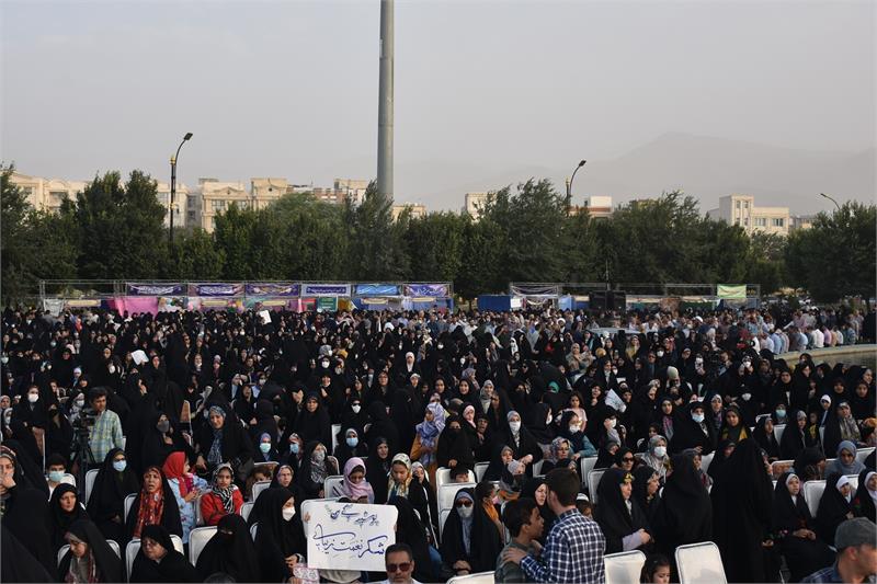 راهپیمایی و اجتماع خانوادگی مدافعان حریم حیا وخانواده درمصلا و بوستان ملت شهر اراک  برگزار شد