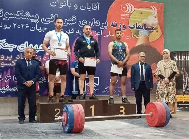 کسب مدال نقره وزنه‌برداری پیشکسوتان توسط کنتورخوان شرکت گاز استان مرکزی
