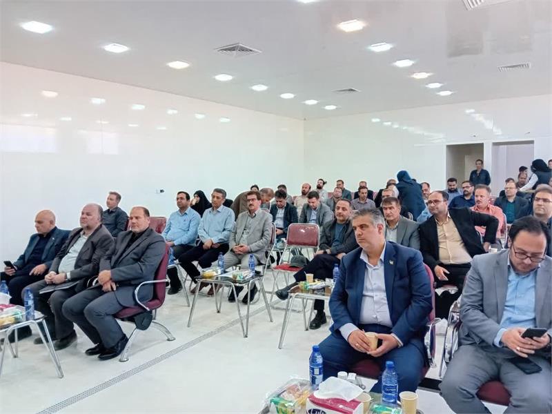 بازدید استاندار مرکزی و مدیرعامل شرکت گاز استان مرکزی از مجموعه دانشبنیان مادآسیا در دلیجان