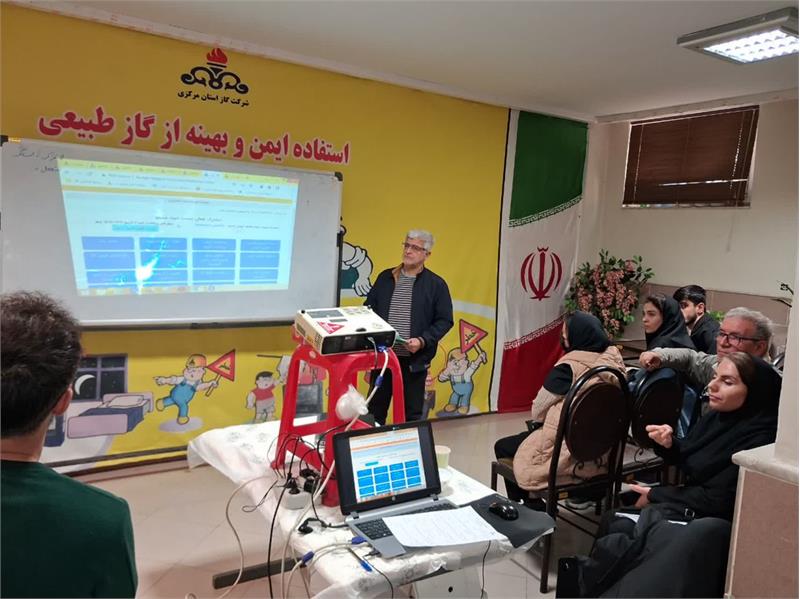 کلاس آموزشی با موضوع حذف نقشه کاغذی تأییدشده لوله‌کشی گاز و جایگزینی آن با فایل الکترونیکی در اداره گاز شهرستان ساوه برگزار شد.