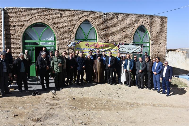 مشعل گاز روستای چشمه سفید از توابع شهرستان خمین همزمان با نهمین روز از دهه مبارک فجر روشن شد.