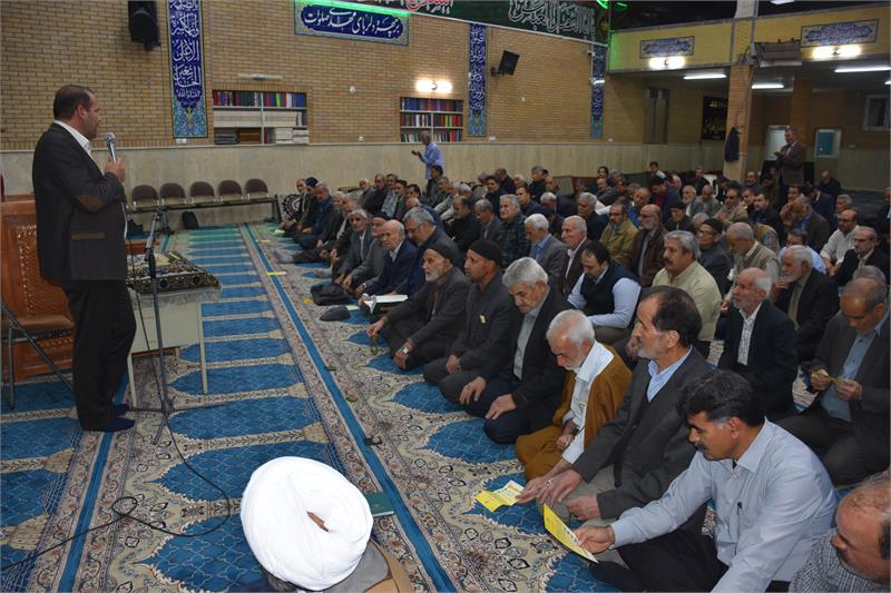 حضورمدیر عامل شرکت گاز استان مرکزی درنمازجماعت مساجدشهر اراک ودیدار چهره به چهره با مردم