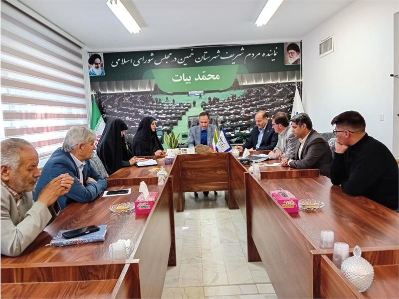 برگزاری جلسه مدیر عامل شرکت گاز استان مرکزی جناب آقای مهندس سمیعی با نماینده مردم شریف شهرستان خمین در مجلس شورای اسلامی جناب آقای دکتر بیات