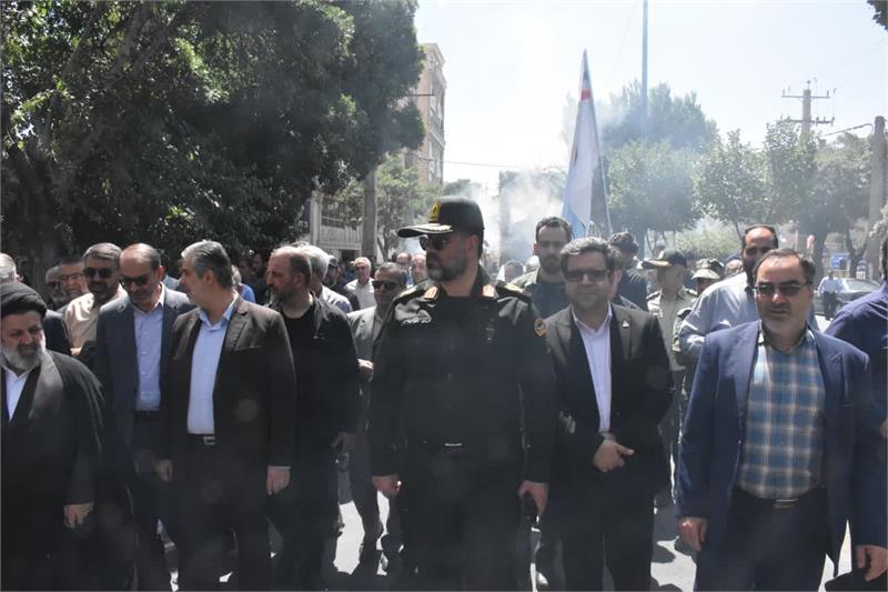 استقبال پرشور از پیکر شهید حسن آقایی توسط مدیرعامل، کارکنان و بسیجیان شرکت گاز استان مرکزی