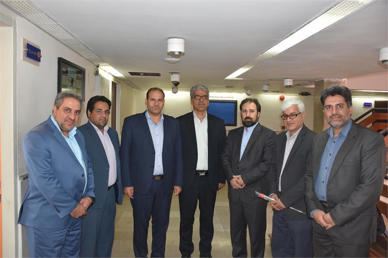 مدیر عامل شرکت گاز استان مرکزی به مناسبت روز خبرنگار از صدا وسیمای استان بازدید نمود.